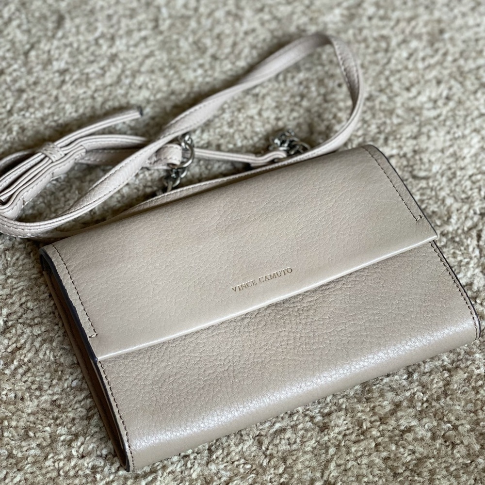 Crossbody/clutch bag |Brown| Tan| Vince Camuto | Chain